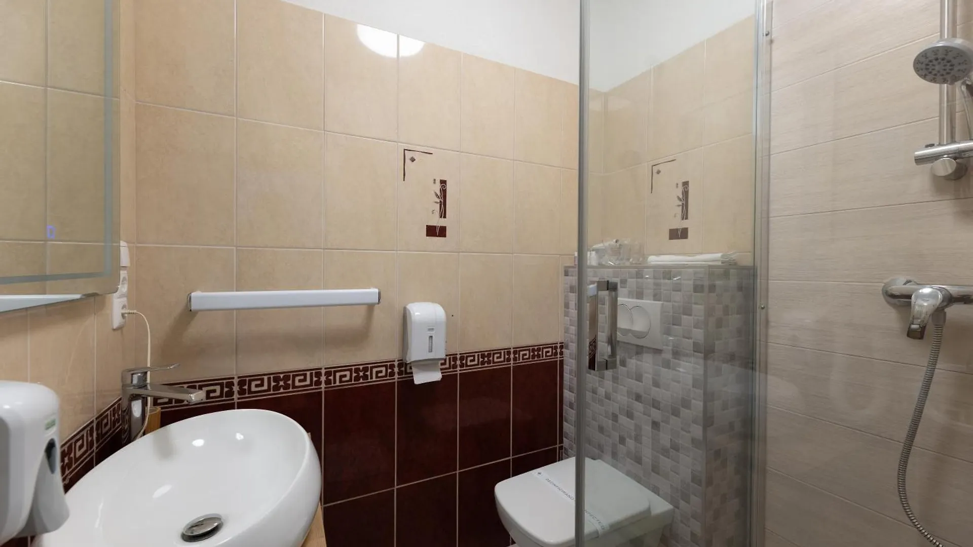 Villa Okruk-10 Meters Away From The Beach Okrug Gornji Bed & Breakfast