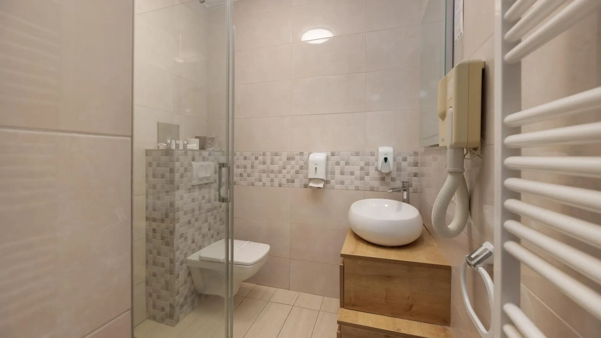 Villa Okruk-10 Meters Away From The Beach Okrug Gornji Bed & Breakfast