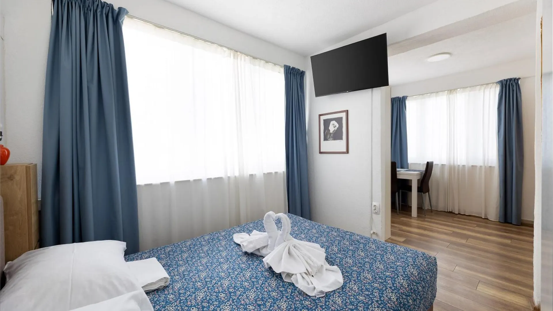 Villa Okruk-10 Meters Away From The Beach Okrug Gornji Bed & Breakfast