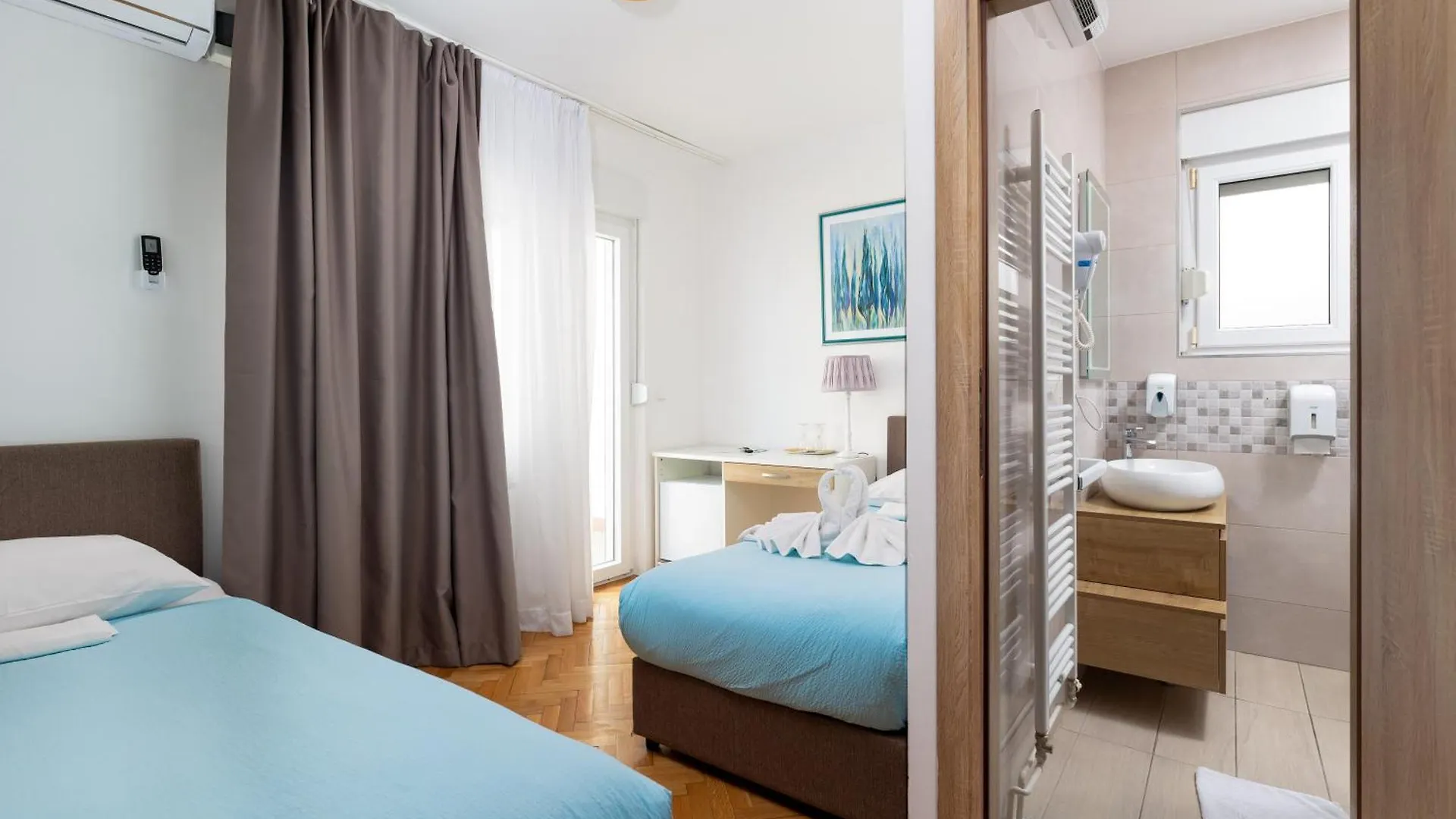 Villa Okruk-10 Meters Away From The Beach Округ Горни 3*,  Хорватия