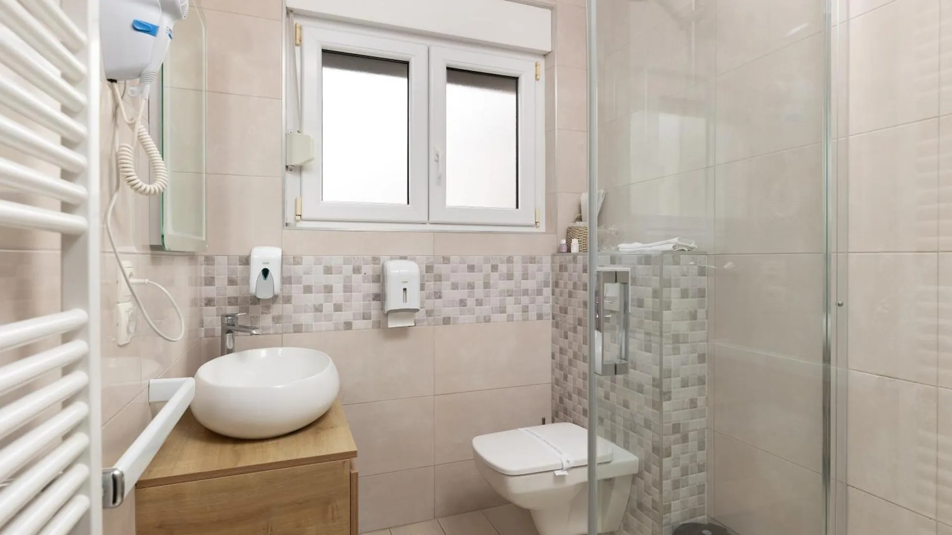 *** Bed and Breakfast Villa Okruk-10 Meters Away From The Beach Okrug Gornji Κροατία