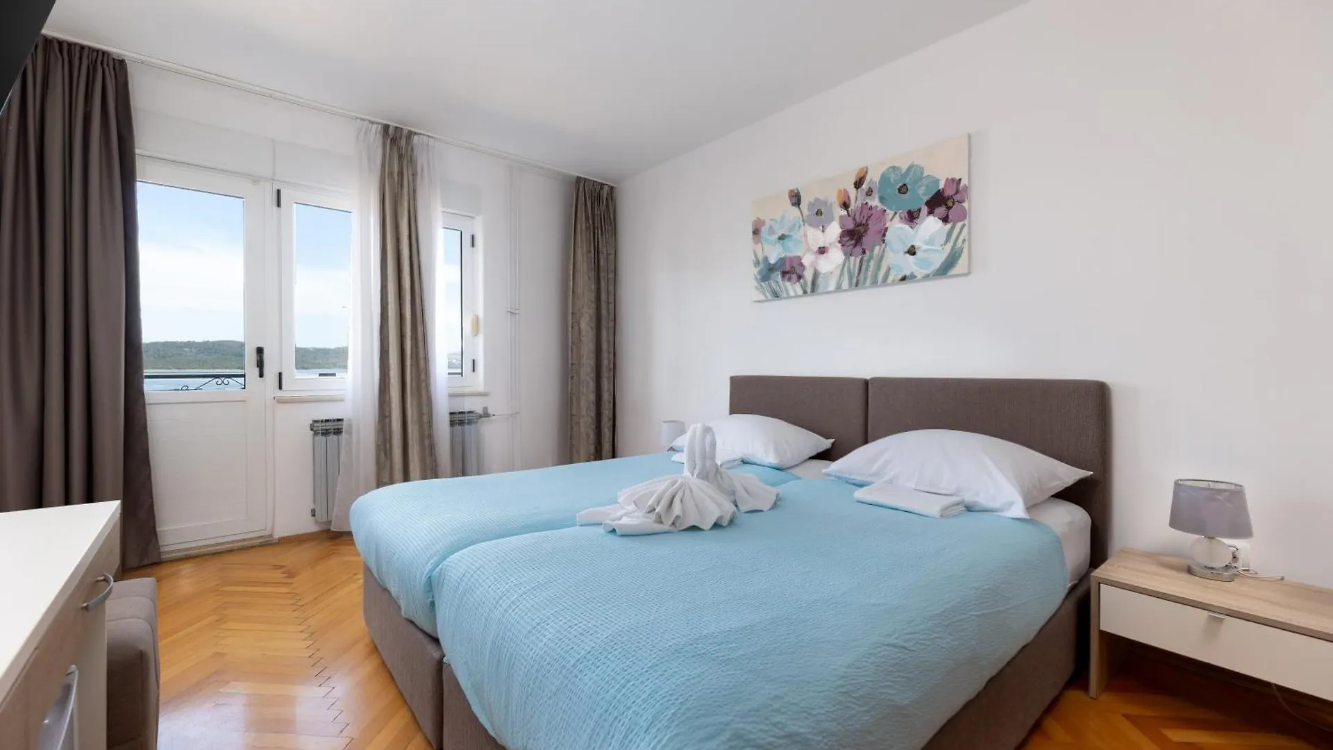 Bed & Breakfast Villa Okruk-10 Meters Away From The Beach Okrug Gornji