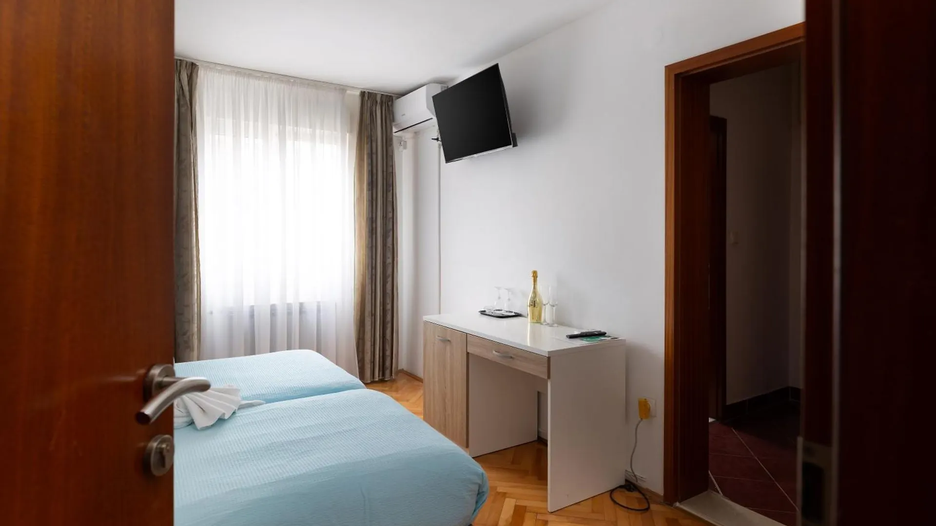 Villa Okruk-10 Meters Away From The Beach Okrug Gornji Bed & Breakfast