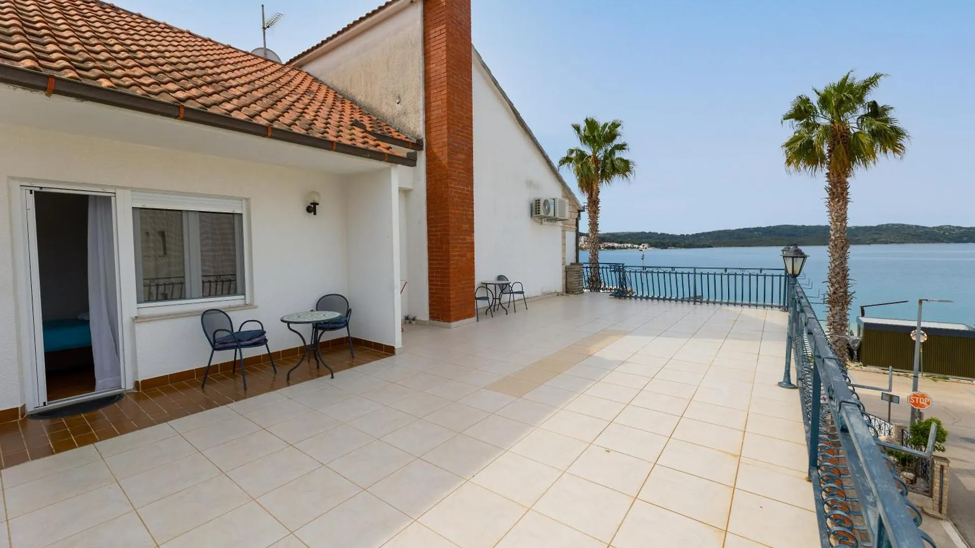 Villa Okruk-10 Meters Away From The Beach Okrug Gornji Bed & Breakfast