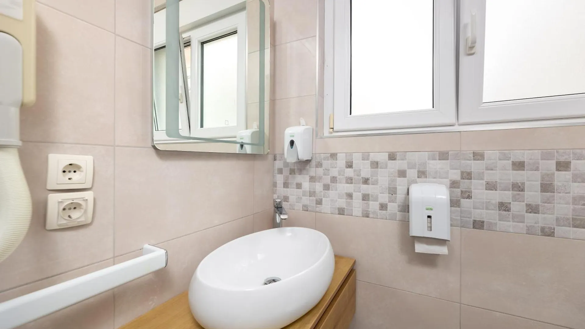 Bed & Breakfast Villa Okruk-10 Meters Away From The Beach Okrug Gornji