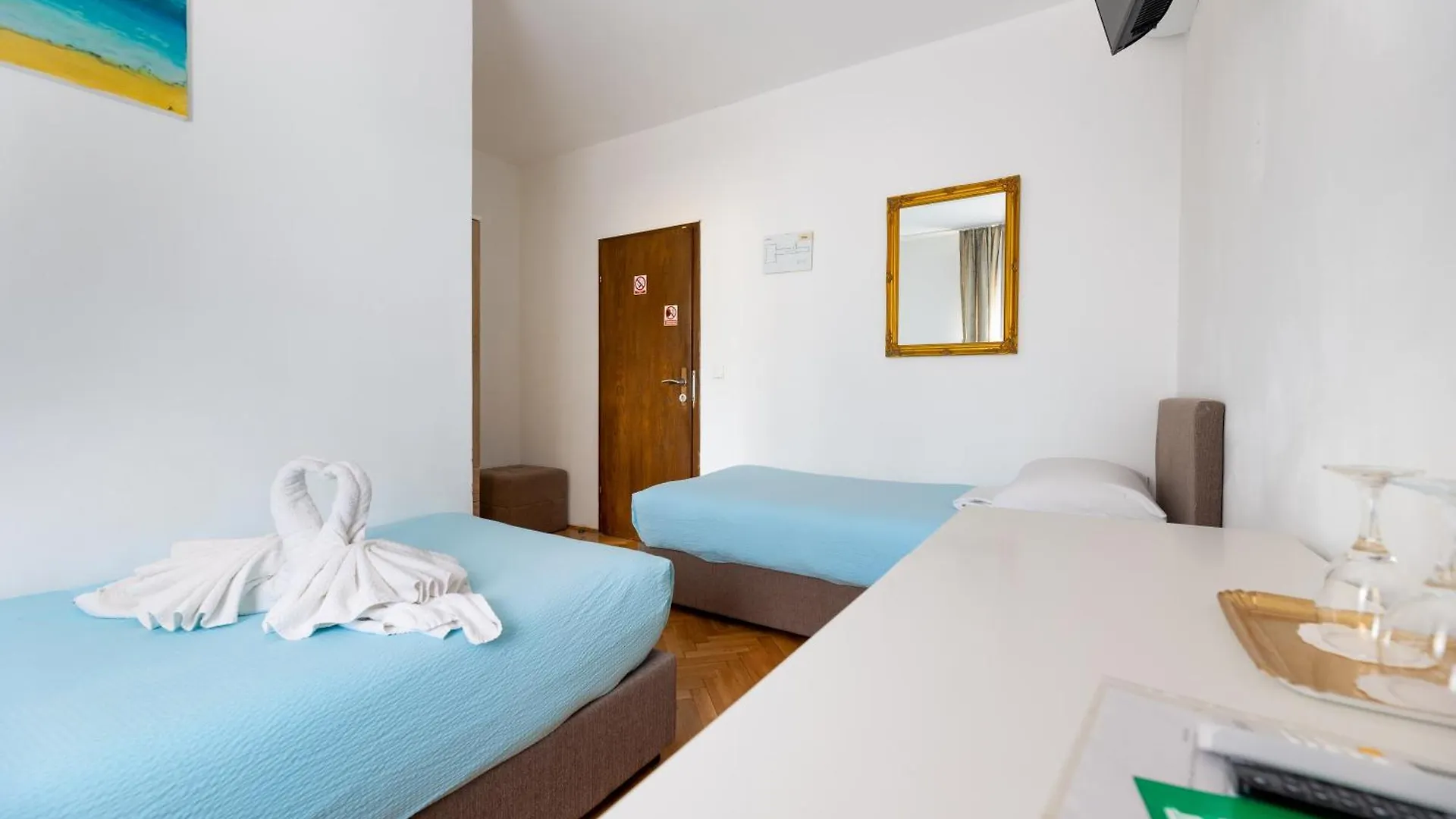 Bed & Breakfast Villa Okruk-10 Meters Away From The Beach Okrug Gornji
